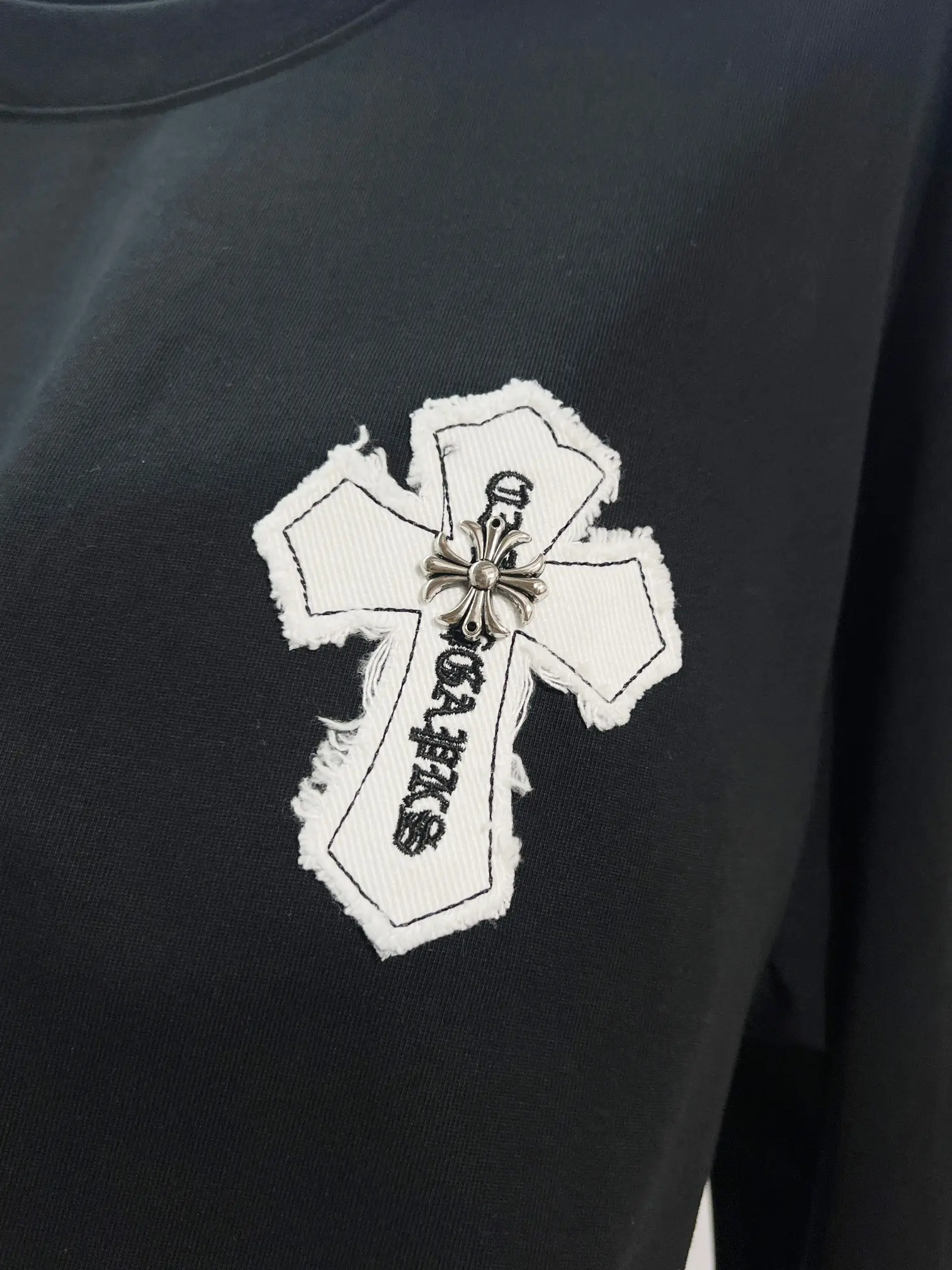 Cross Patch Long-Sleeve Cotton T-Shirt D18022882 — view 4