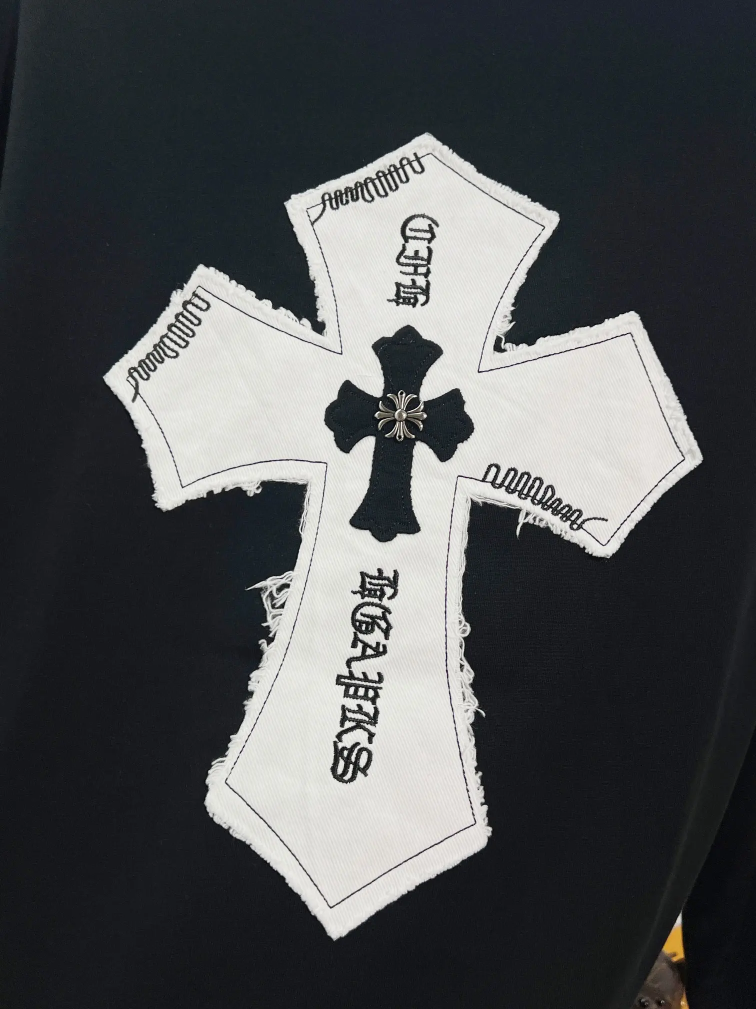 Cross Patch Long-Sleeve Cotton T-Shirt D18022882 — view 5