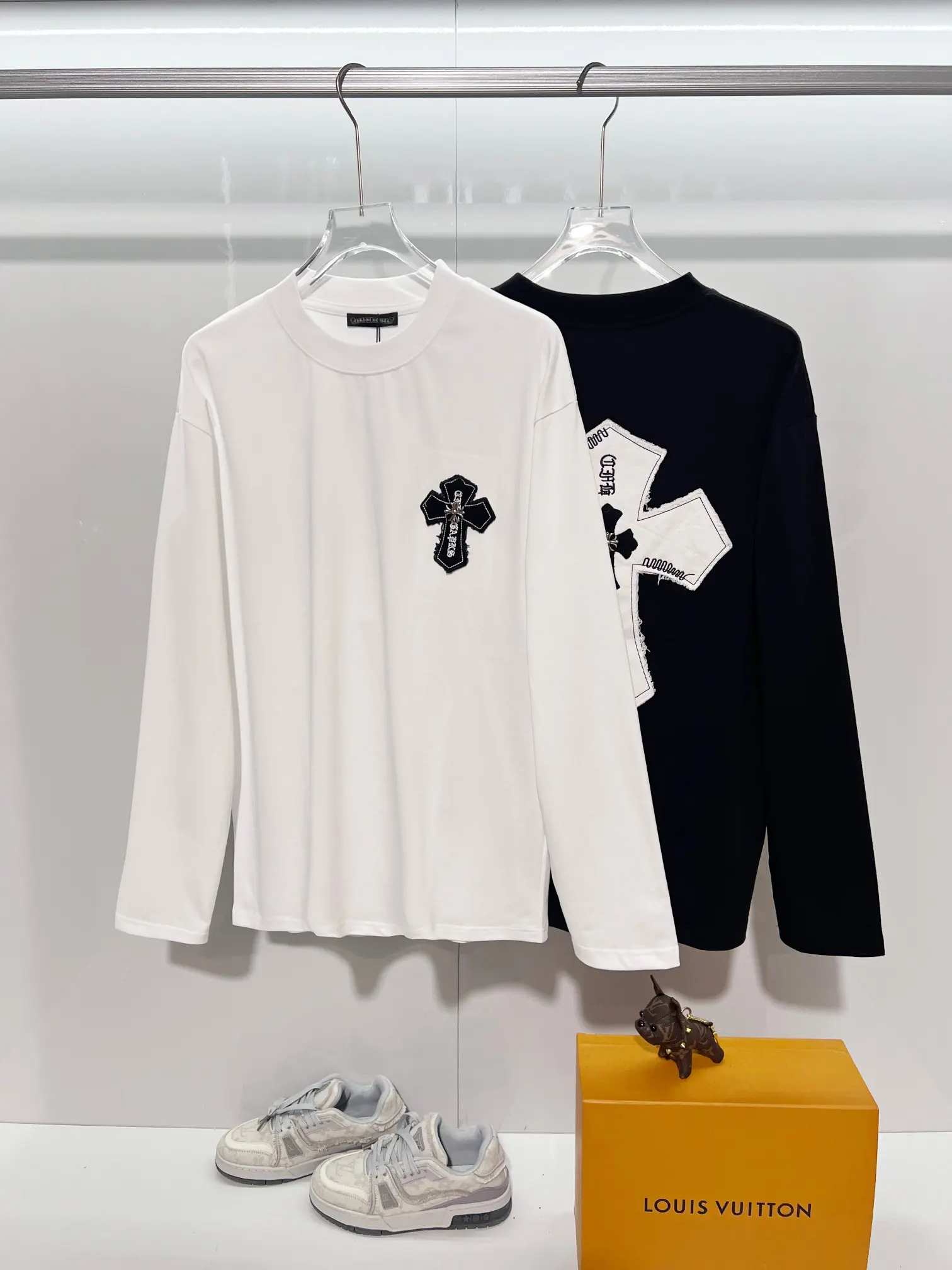 Cross Patch Long-Sleeve Cotton T-Shirt D18022882 — view 11