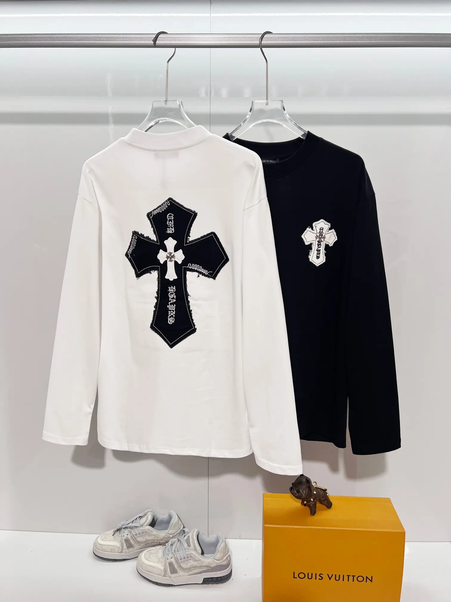 Cross Patch Long-Sleeve Cotton T-Shirt D18022882 — view 12