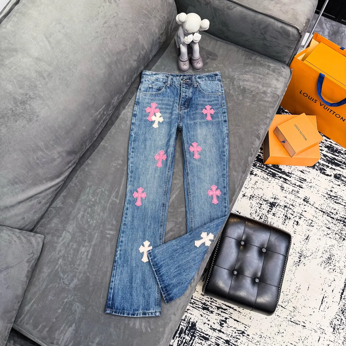 Cross Patch Flared Straight-Leg Jeans D18021795