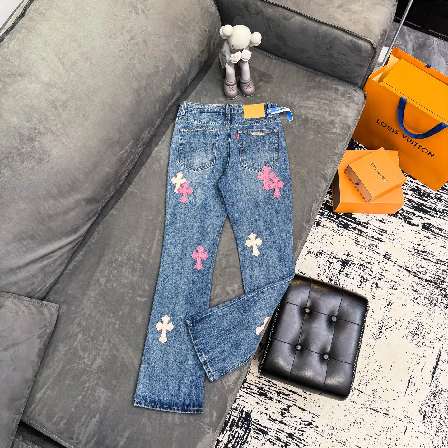 Cross Patch Flared Straight-Leg Jeans D18021795 — view 2