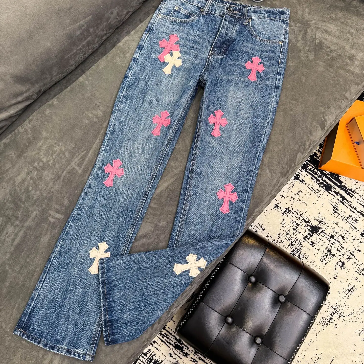 Cross Patch Flared Straight-Leg Jeans D18021795 — view 3