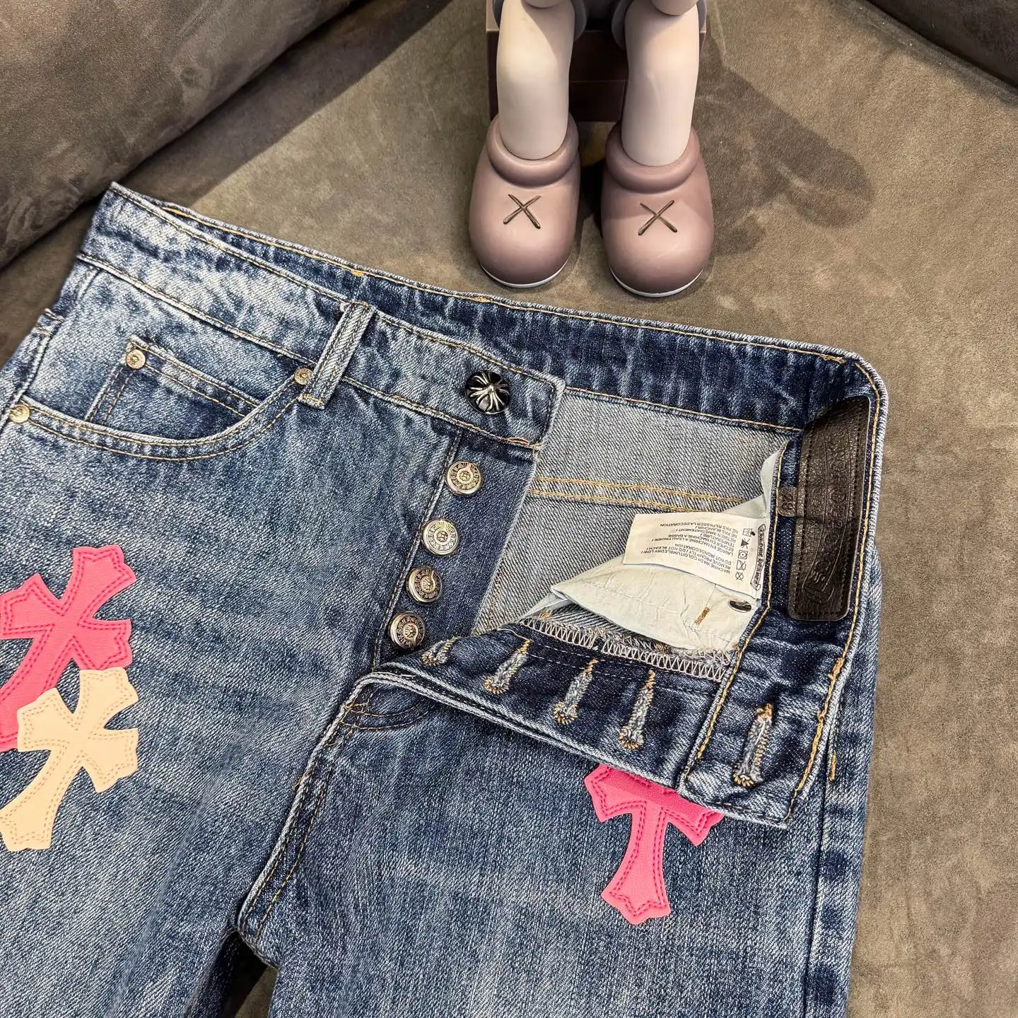 Cross Patch Flared Straight-Leg Jeans D18021795 — view 7