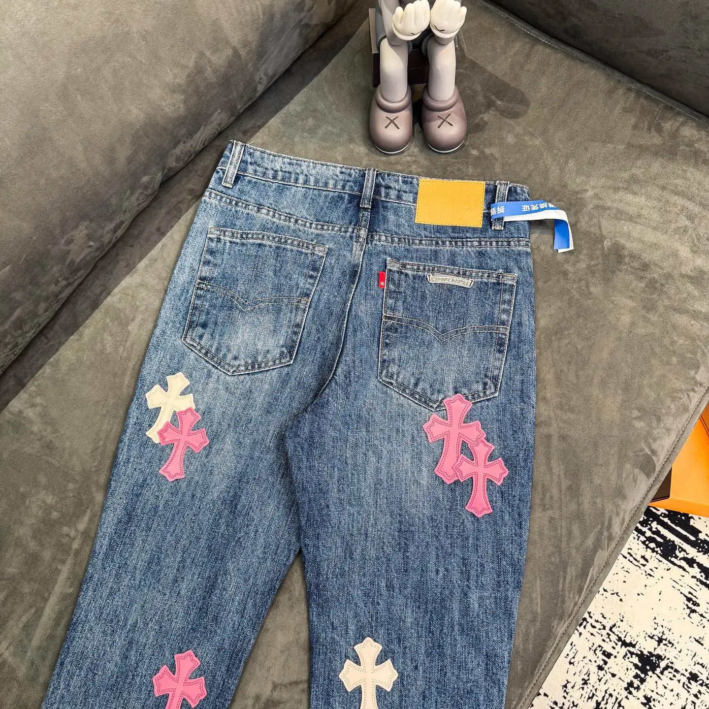 Cross Patch Flared Straight-Leg Jeans D18021795 — view 11