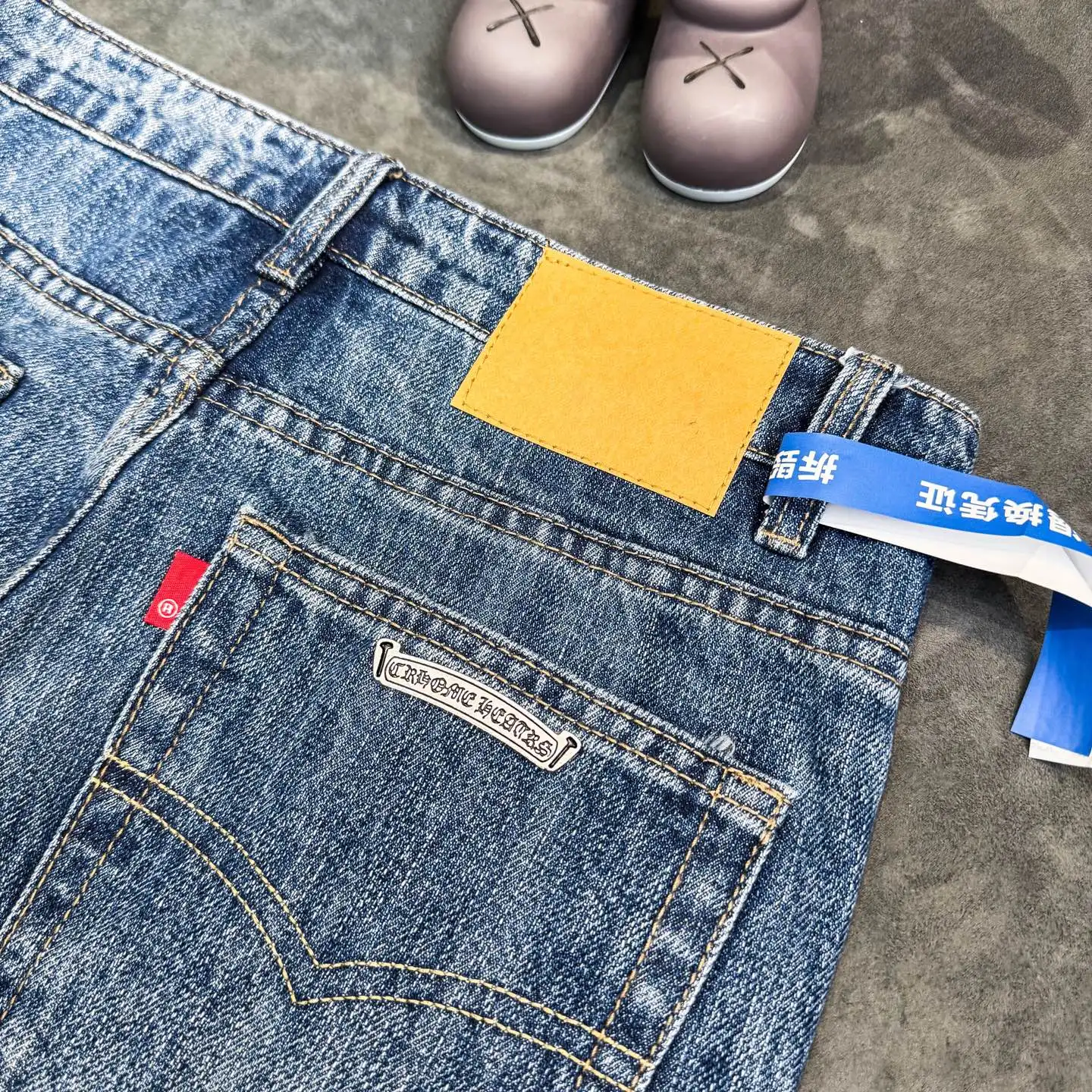 Cross Patch Flared Straight-Leg Jeans D18021795 — view 12