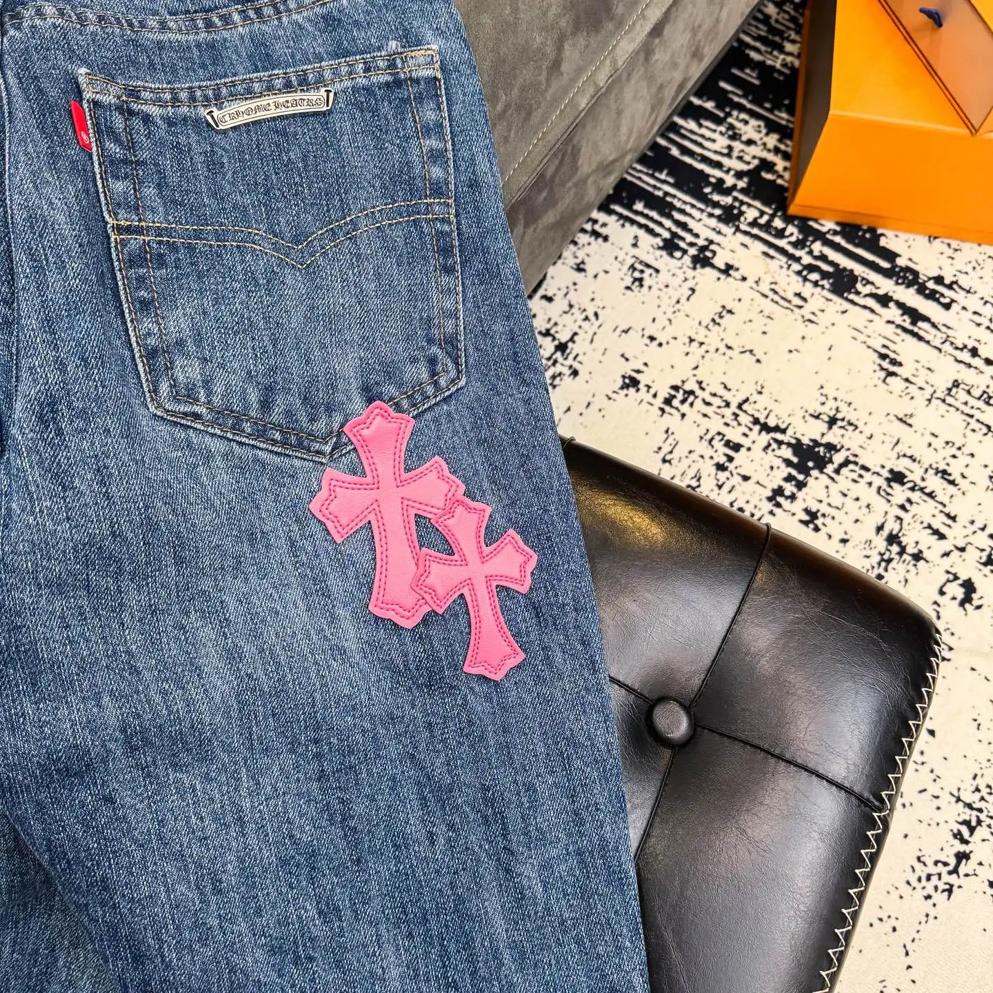 Cross Patch Flared Straight-Leg Jeans D18021795 — view 13