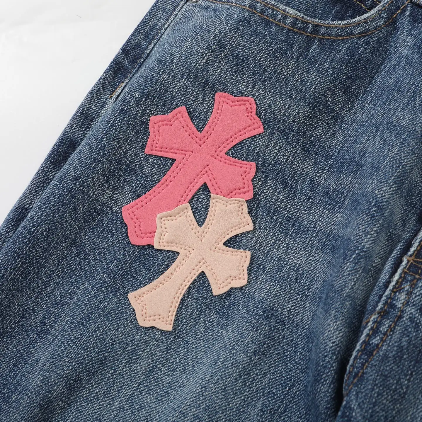 Cross Patch Flared Straight-Leg Jeans D18021794 — view 11