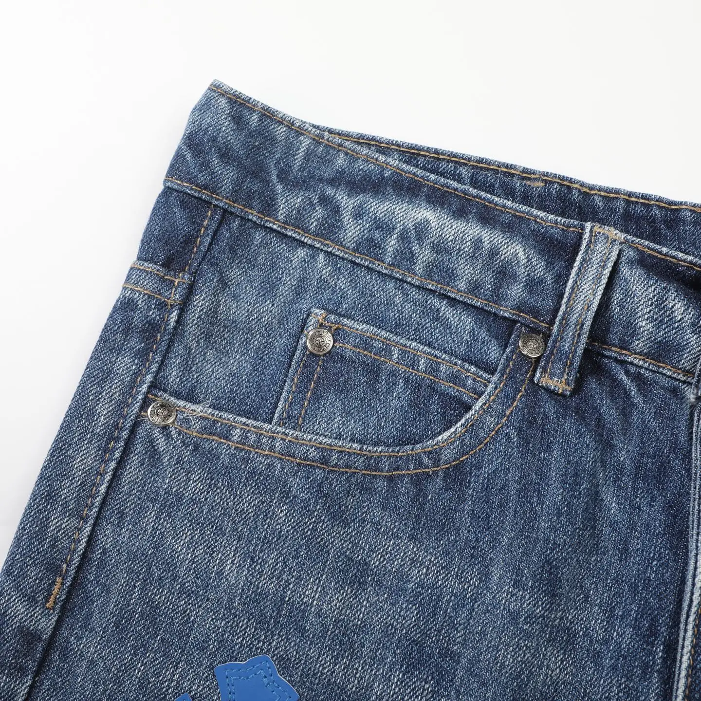 Cross Patch Straight-Leg Jeans D18021792 — view 5
