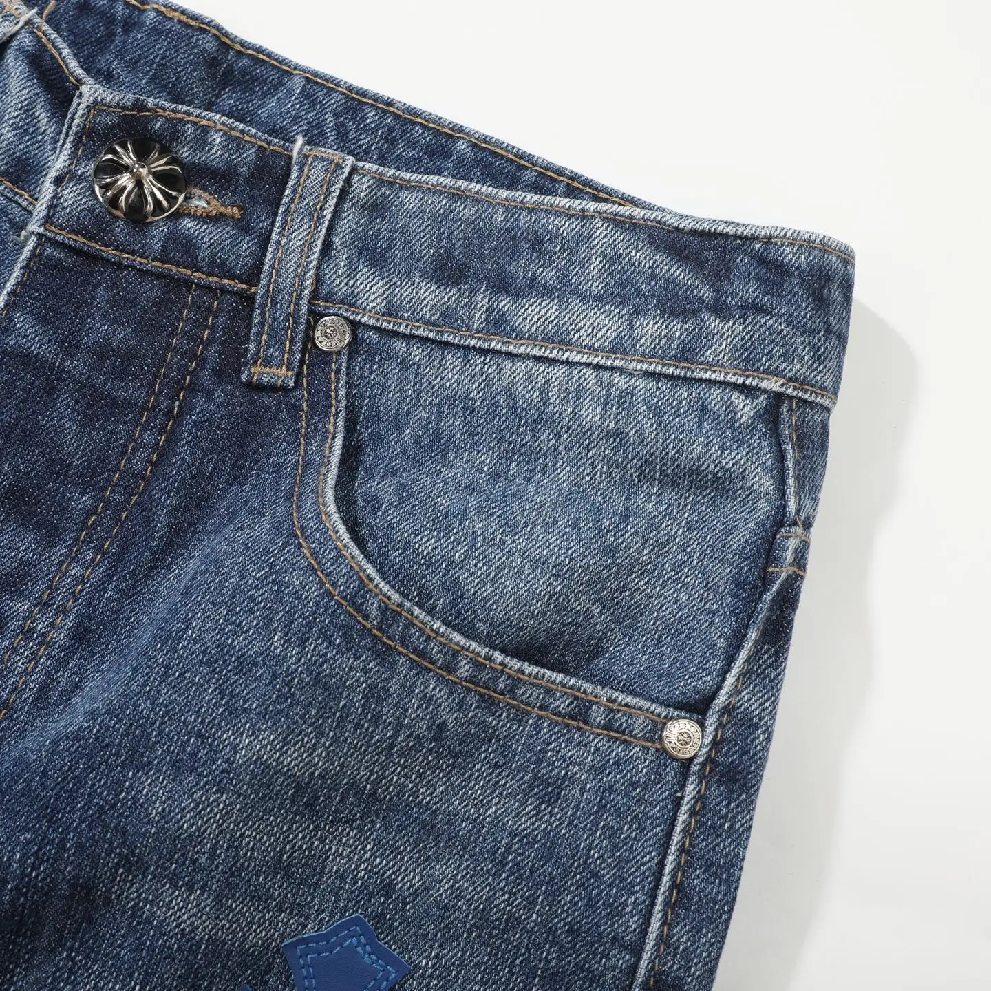 Cross Patch Straight-Leg Jeans D18021792 — view 6
