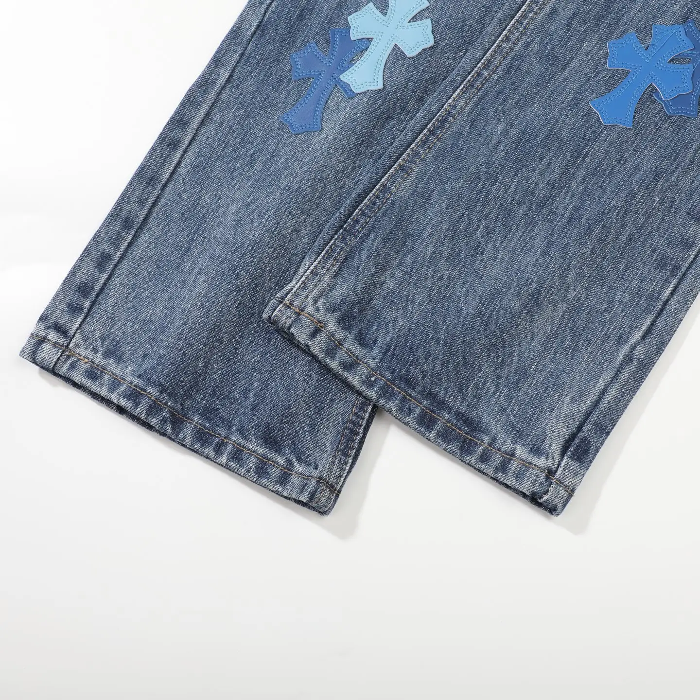 Cross Patch Straight-Leg Jeans D18021792 — view 10