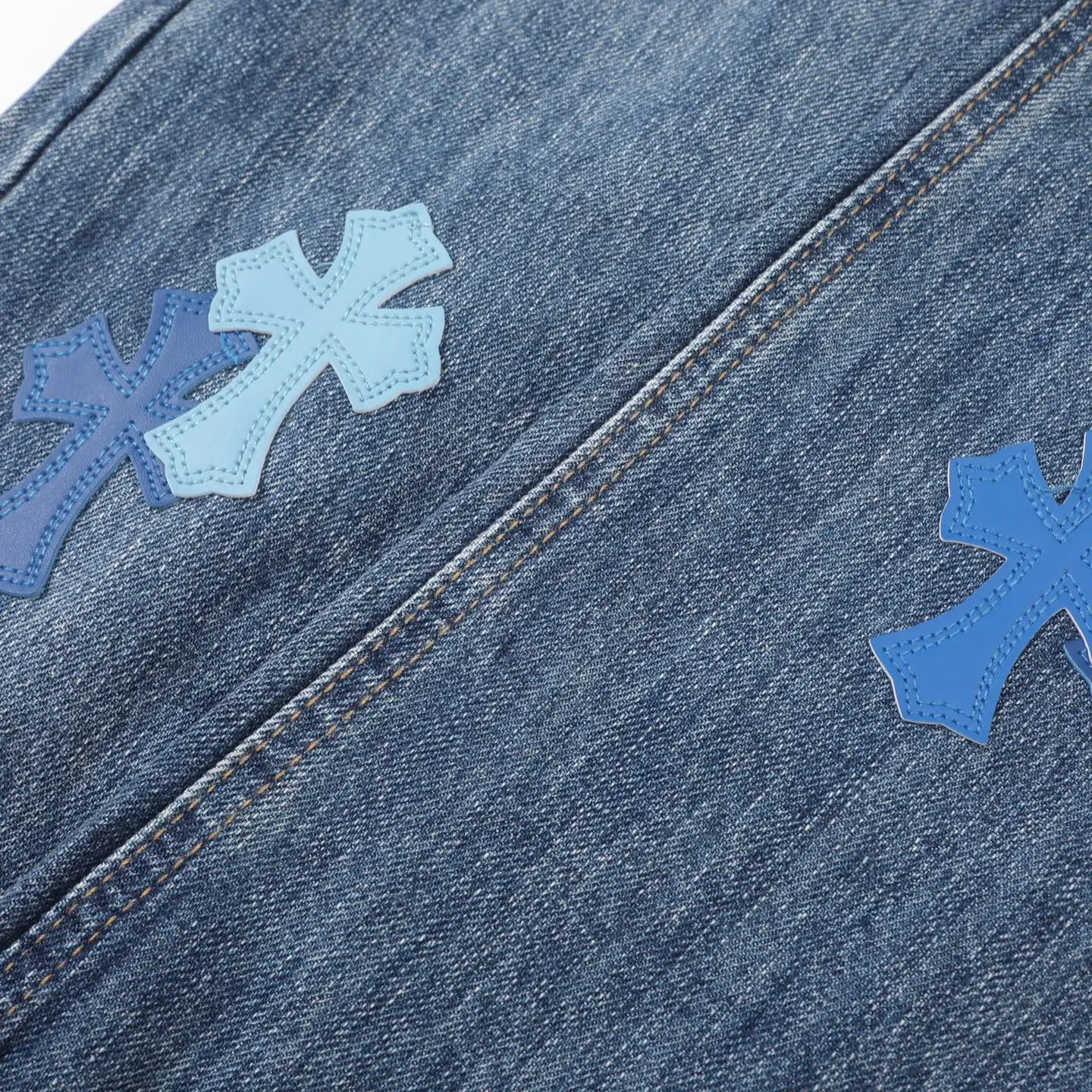 Cross Patch Straight-Leg Jeans D18021792 — view 11