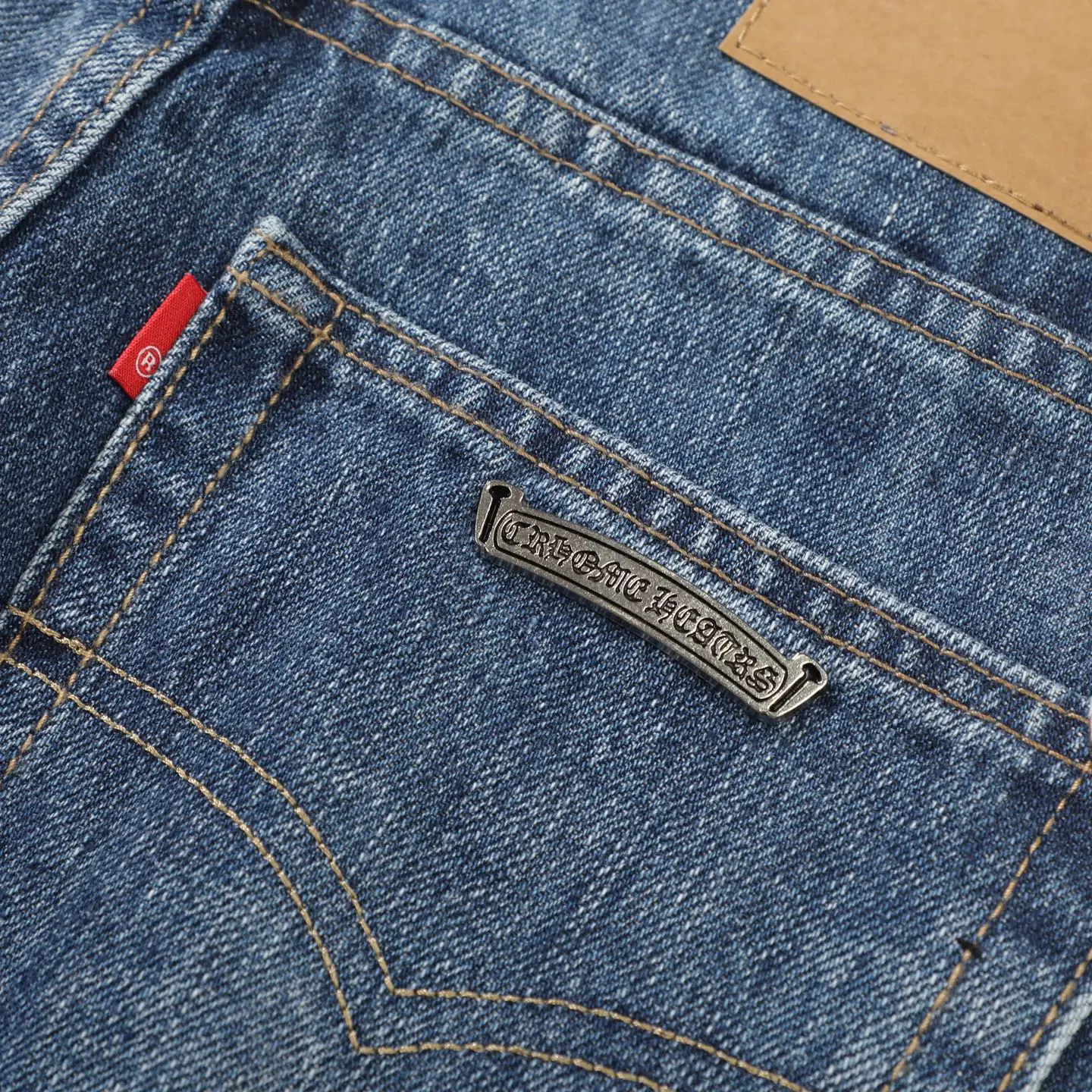 Cross Patch Straight-Leg Jeans D18021792 — view 15