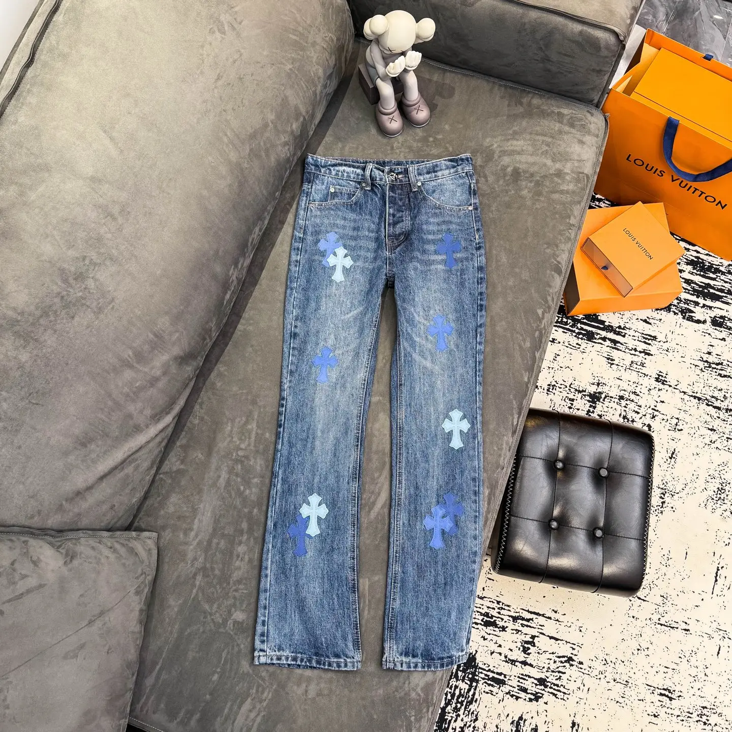 Cross Patch Flare-Leg Jeans D18021793