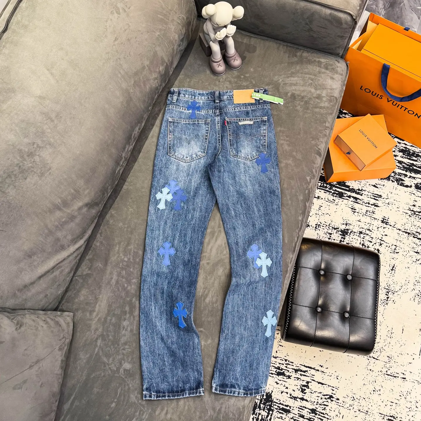 Cross Patch Flare-Leg Jeans D18021793 — view 2