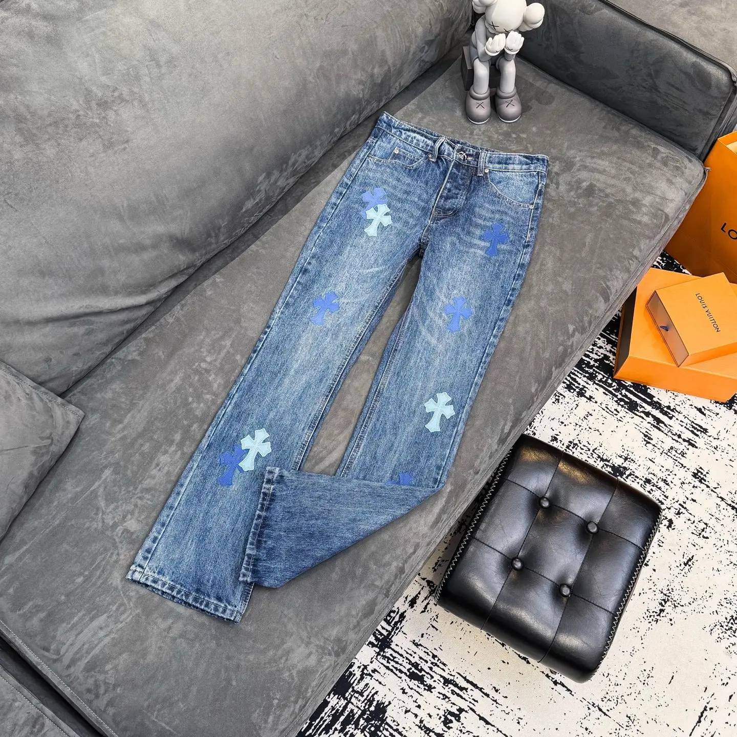 Cross Patch Flare-Leg Jeans D18021793 — view 3