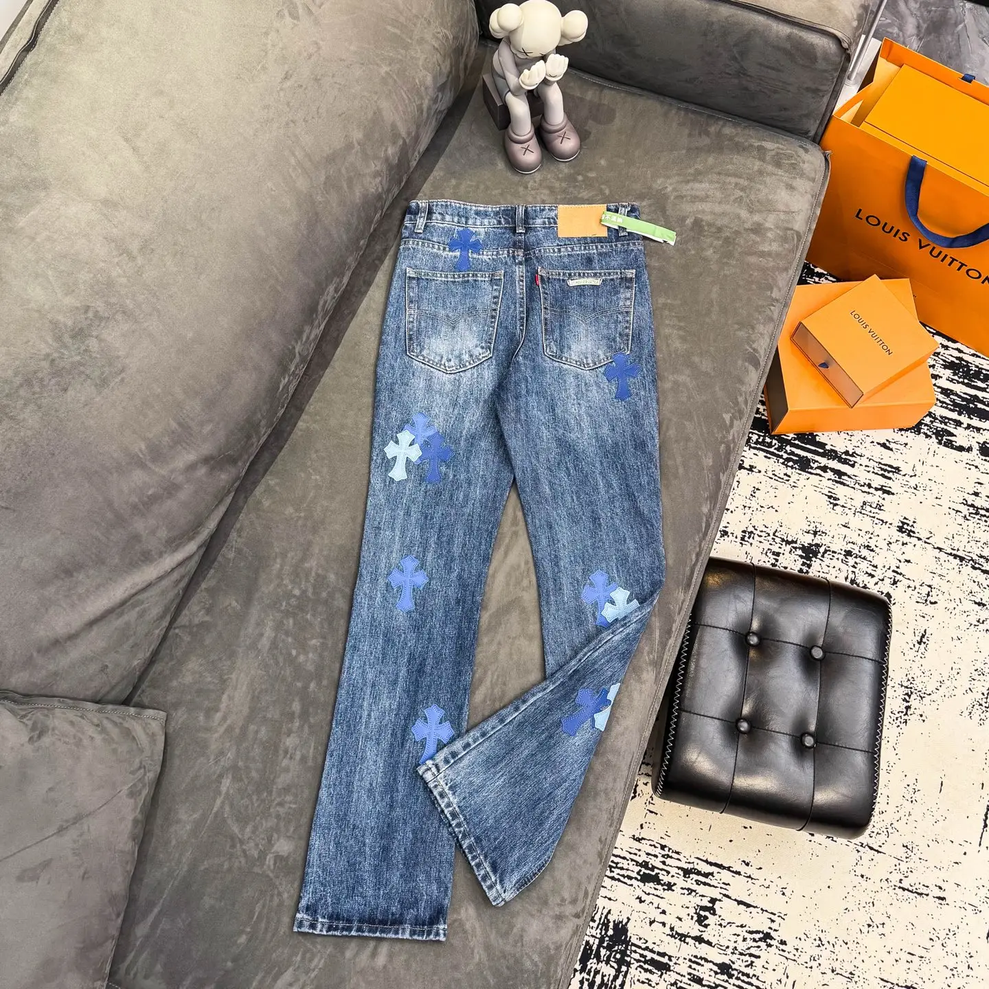 Cross Patch Flare-Leg Jeans D18021793 — view 4