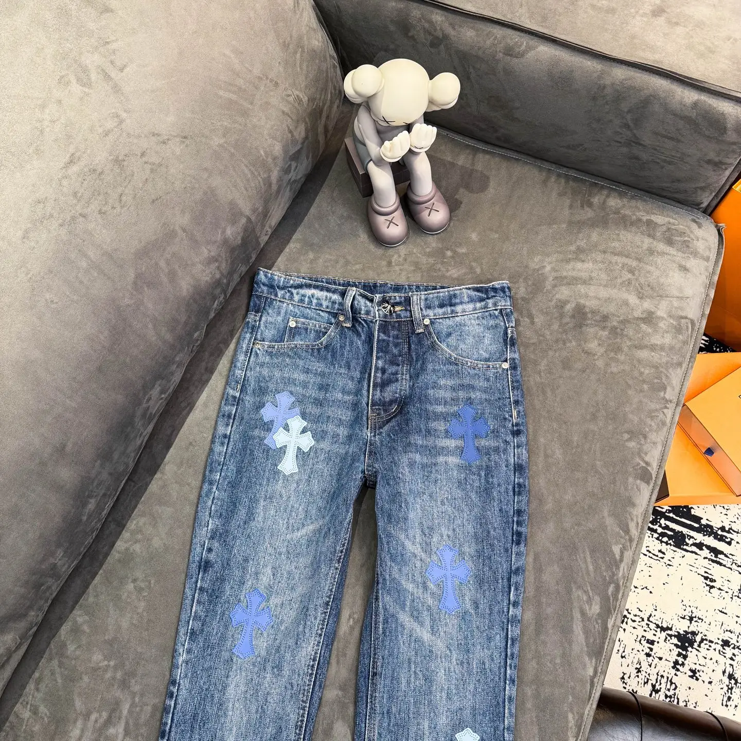 Cross Patch Flare-Leg Jeans D18021793 — view 6