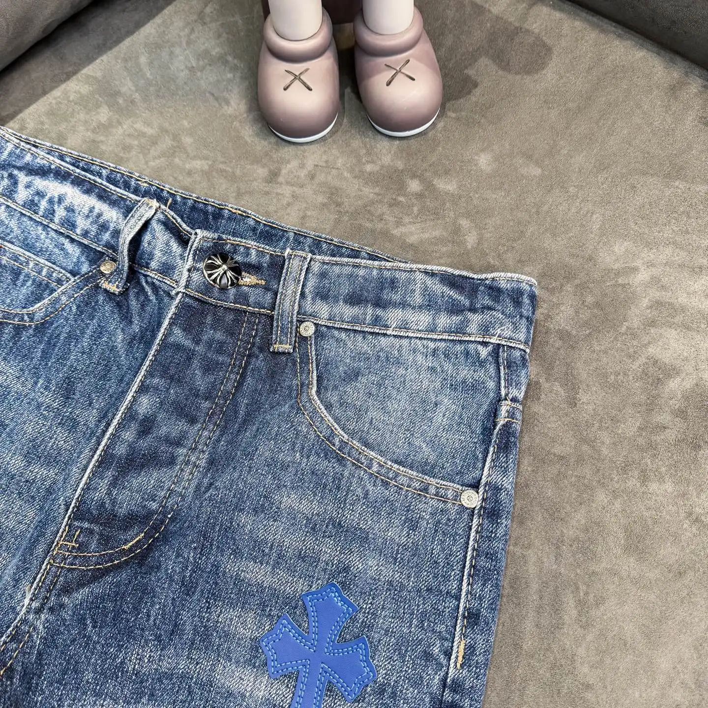 Cross Patch Flare-Leg Jeans D18021793 — view 7
