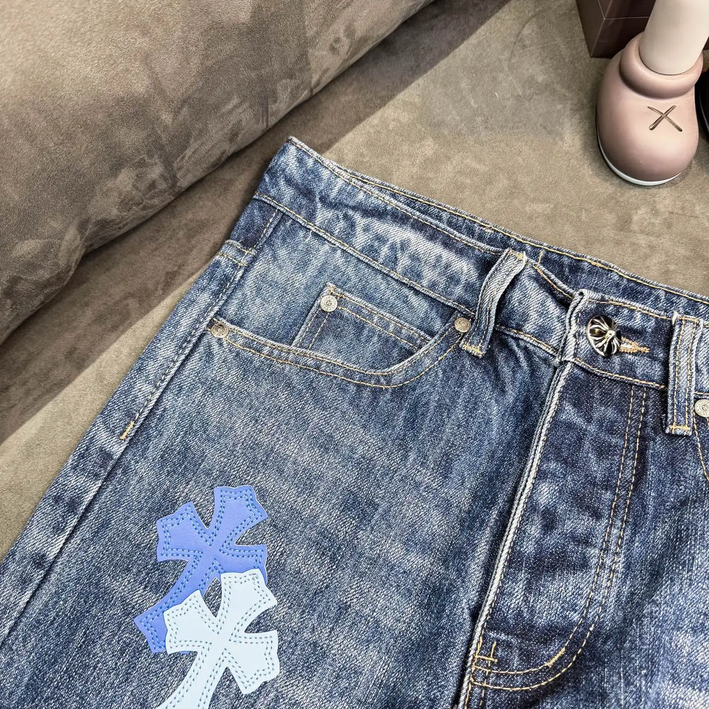 Cross Patch Flare-Leg Jeans D18021793 — view 8