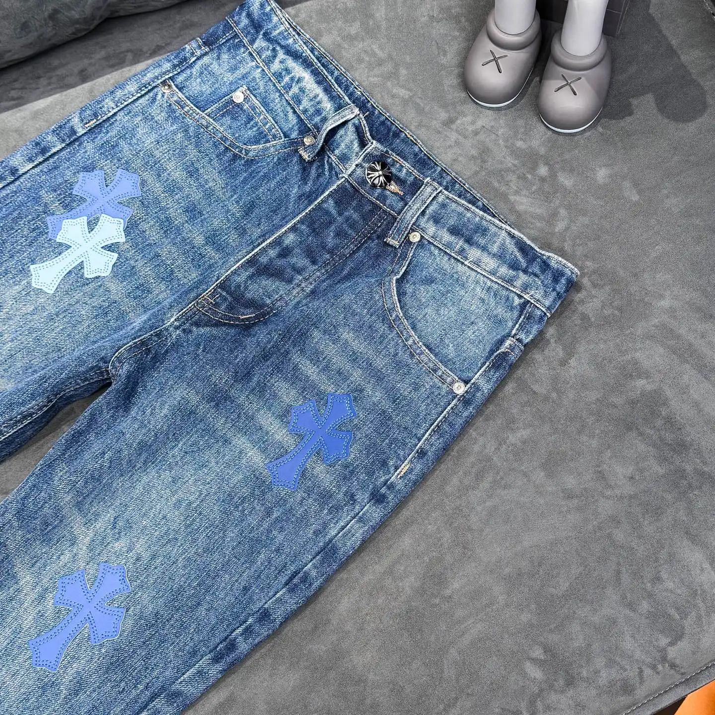 Cross Patch Flare-Leg Jeans D18021793 — view 10
