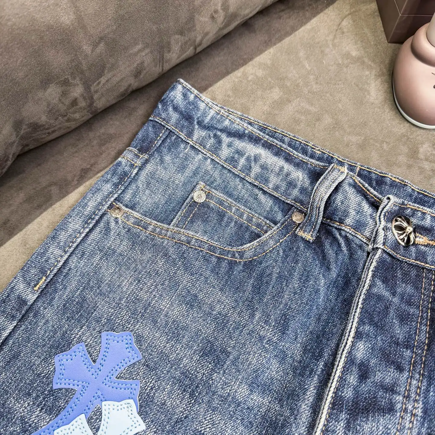 Cross Patch Flare-Leg Jeans D18021793 — view 11