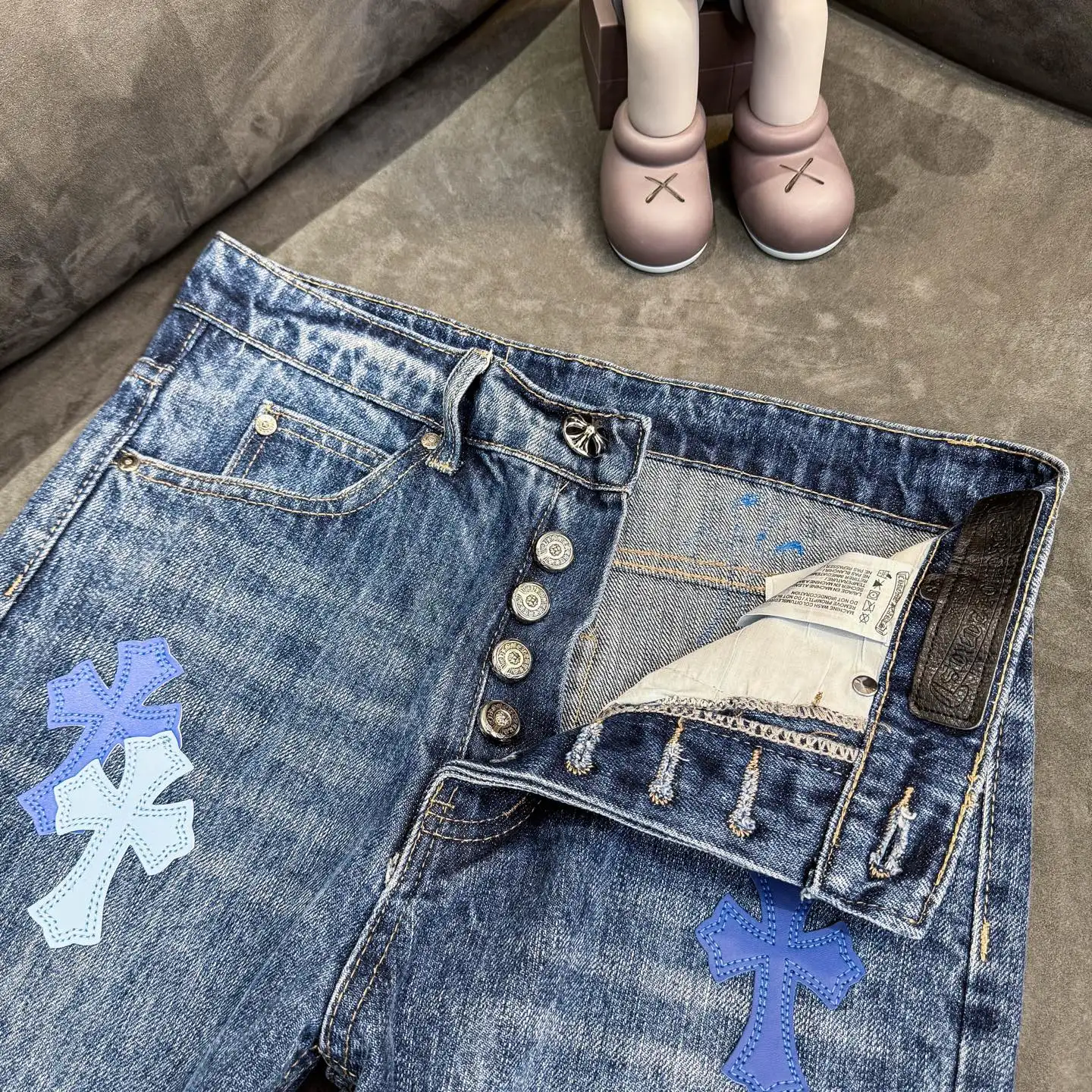 Cross Patch Flare-Leg Jeans D18021793 — view 12
