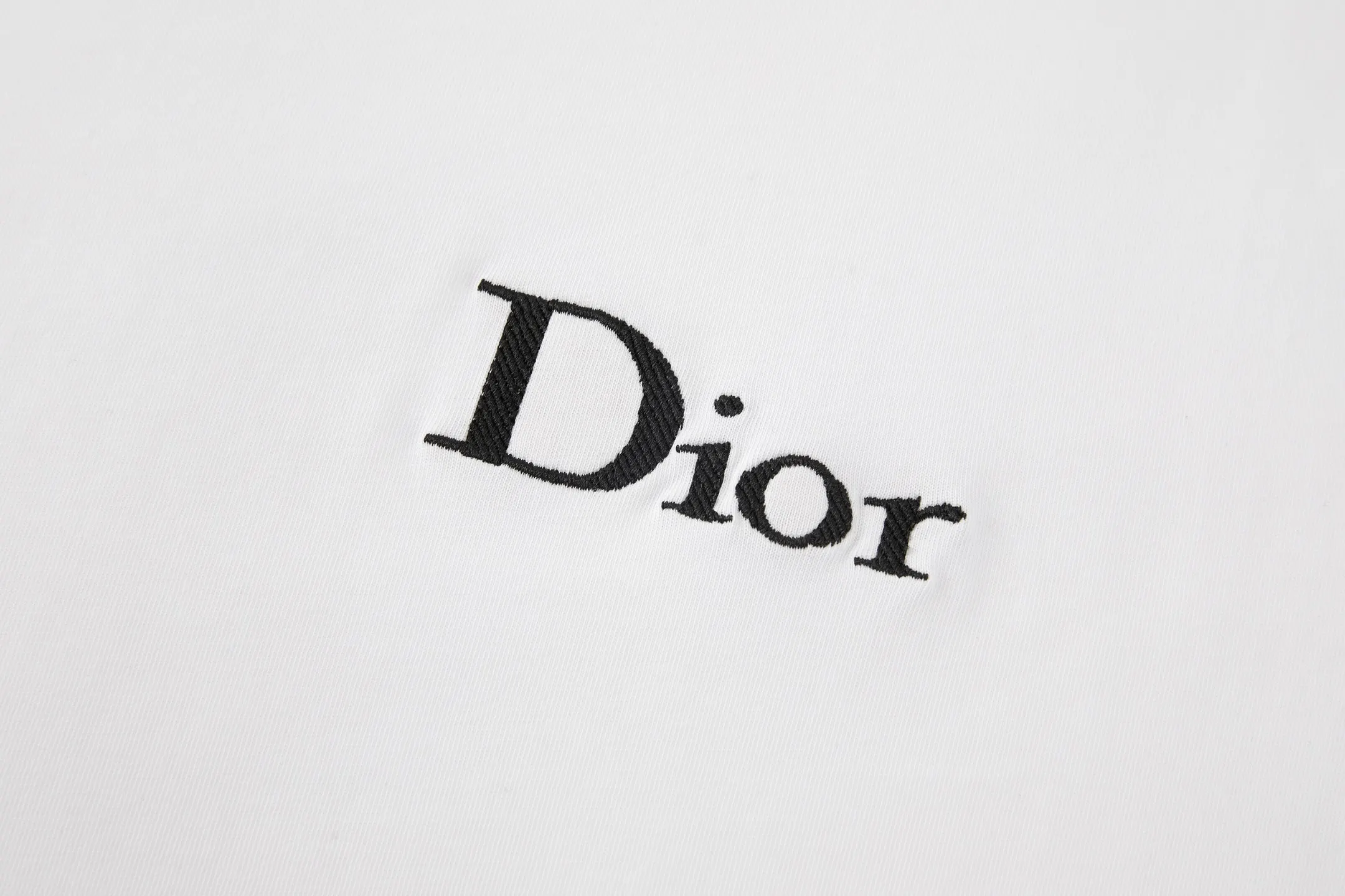 Logo Embroidery Long-Sleeve T-Shirt D18019853 — view 3