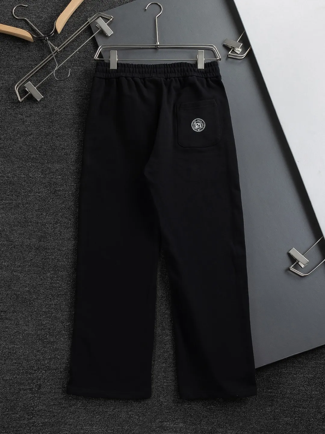 Logo-Embroidered Straight-Leg Trousers D18022818 — view 2