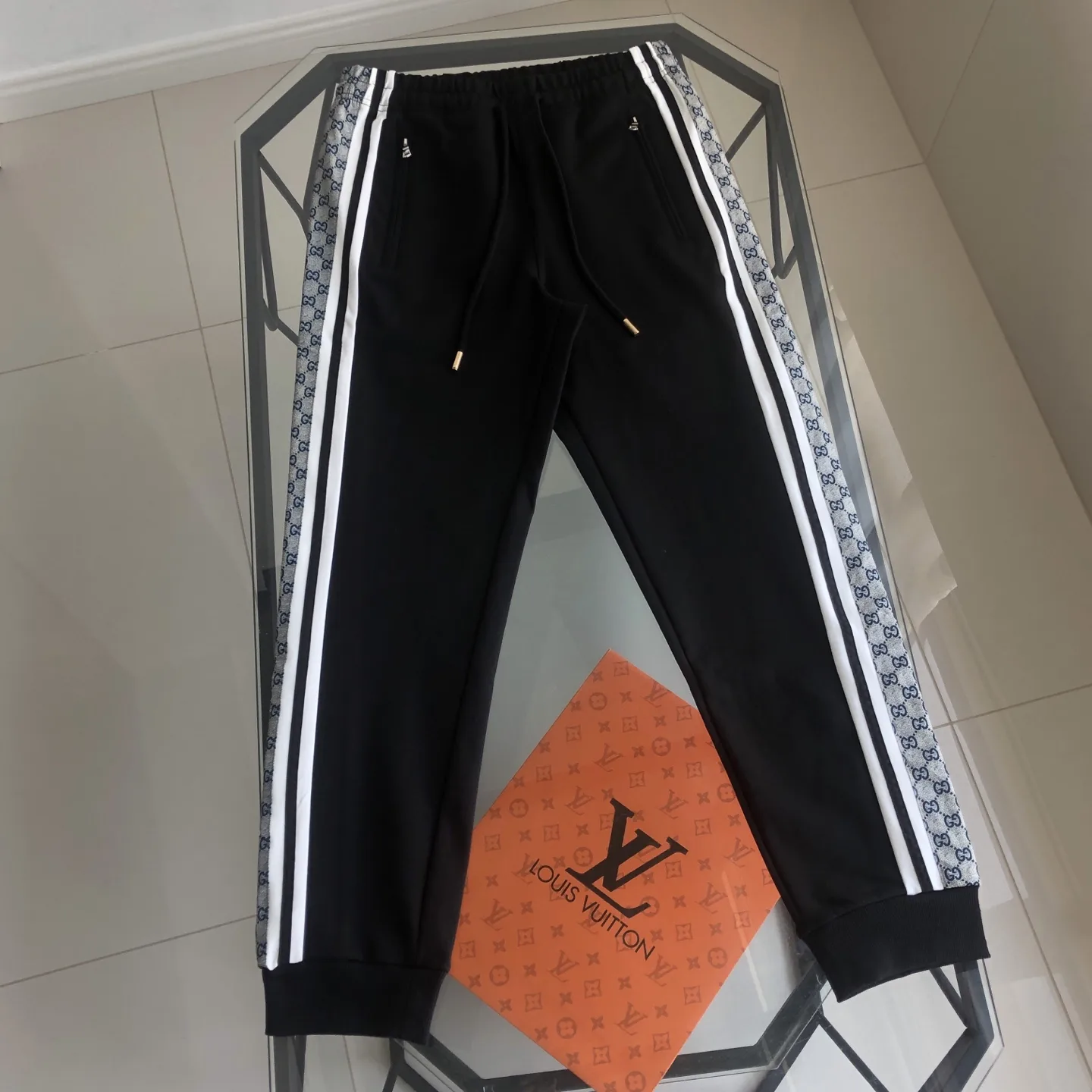 Webbing-Trimmed Logo Tapered Sweatpants D18020086