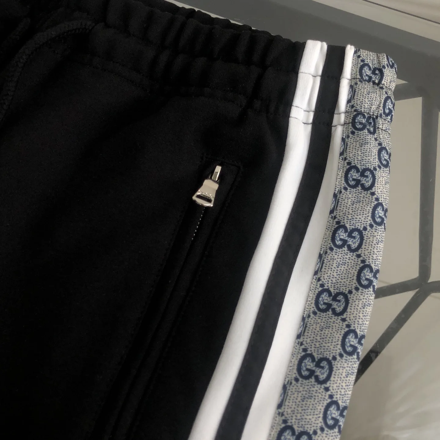 Webbing-Trimmed Logo Tapered Sweatpants D18020086 — view 4