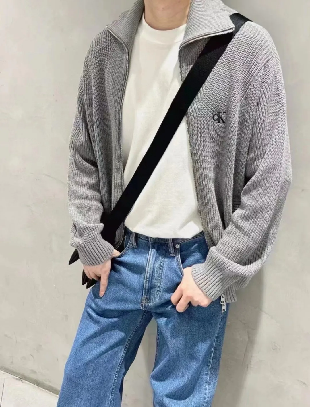 Logo-Embroidered Zip-Up Knit Cardigan D18021787 — view 3