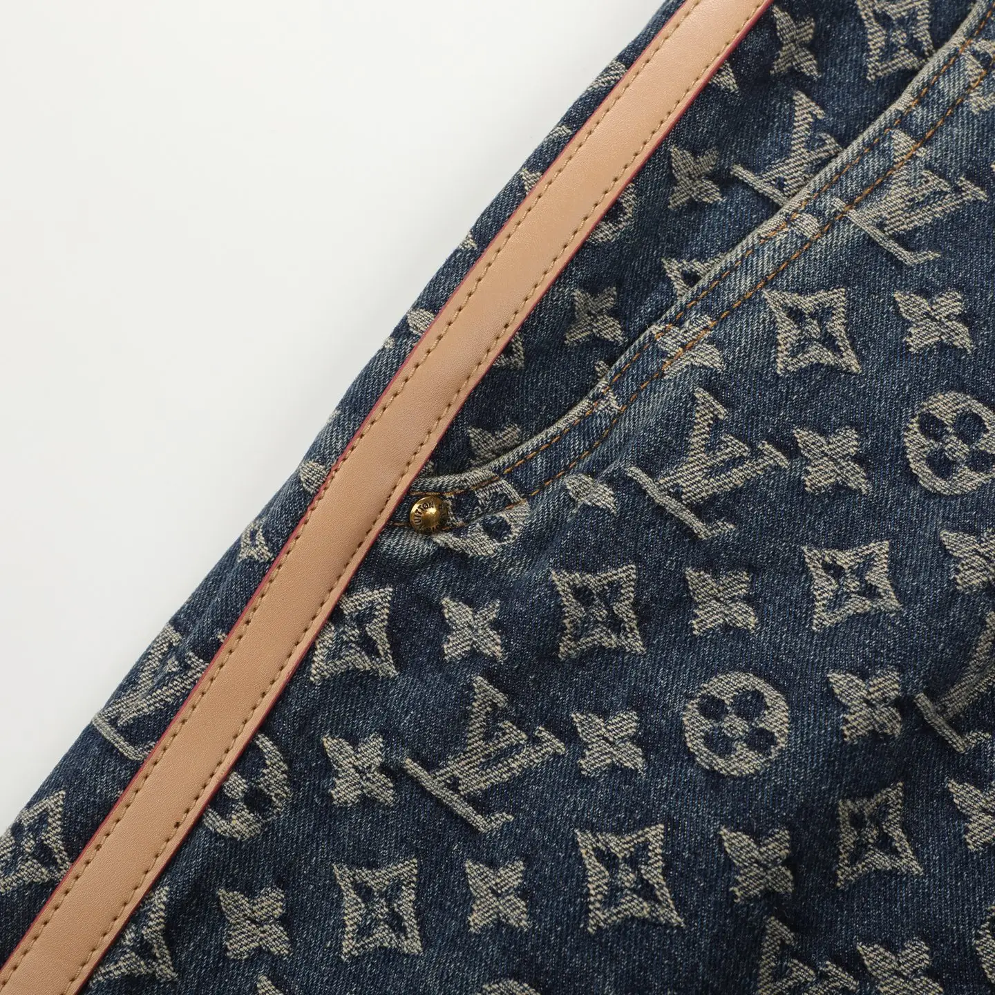 Monogram Jacquard Straight-Leg Jeans D18521818 — view 5
