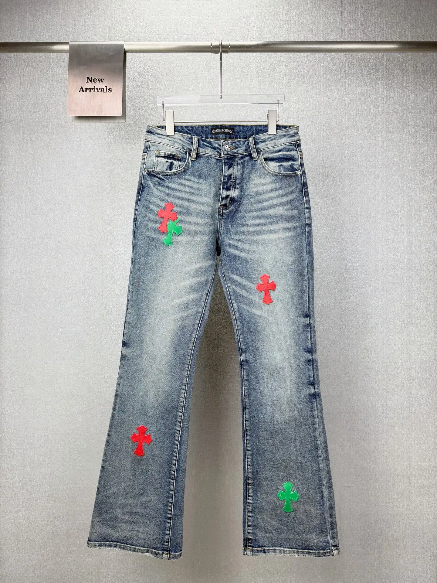 Cross Patch Flared Distressed Jeans D18521868