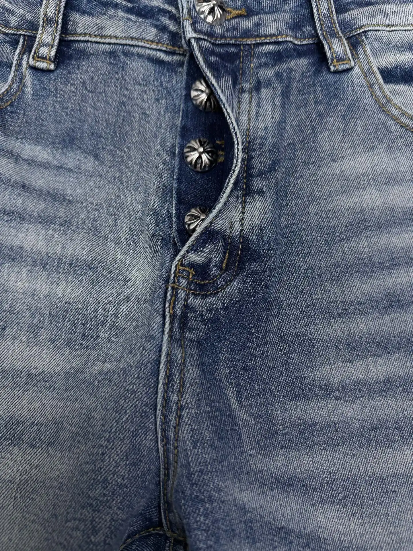 Cross Patch Flared Distressed Jeans D18521868 — view 6