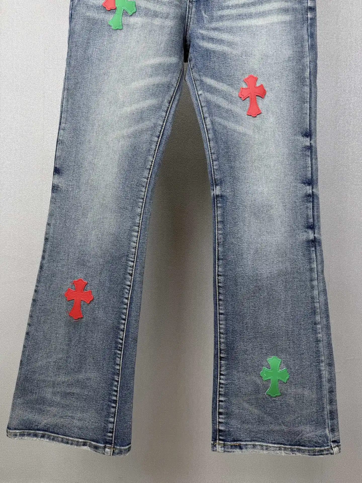 Cross Patch Flared Distressed Jeans D18521868 — view 7