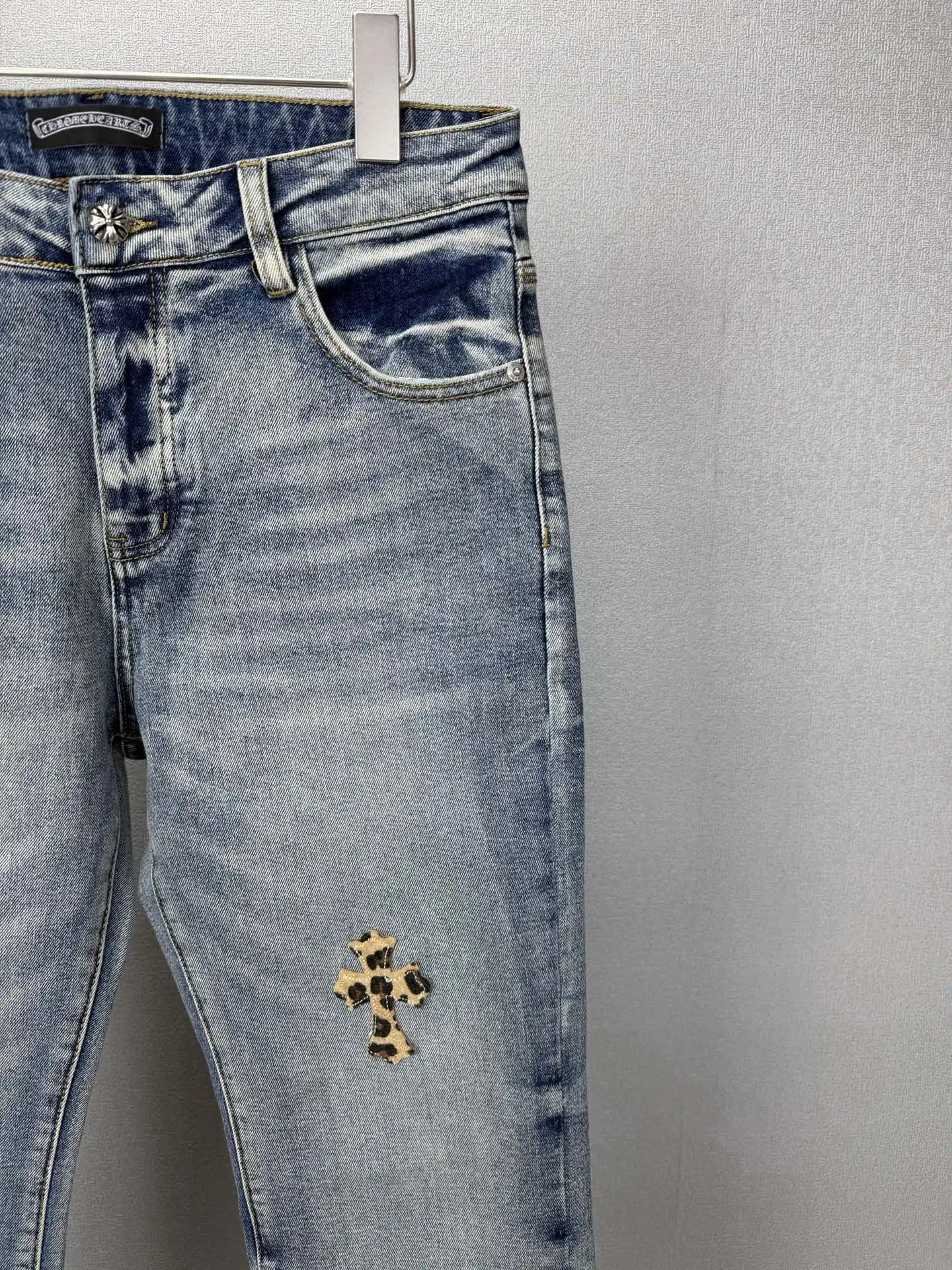 Cross Patch Leopard Print Flared Jeans D18521867 — view 4