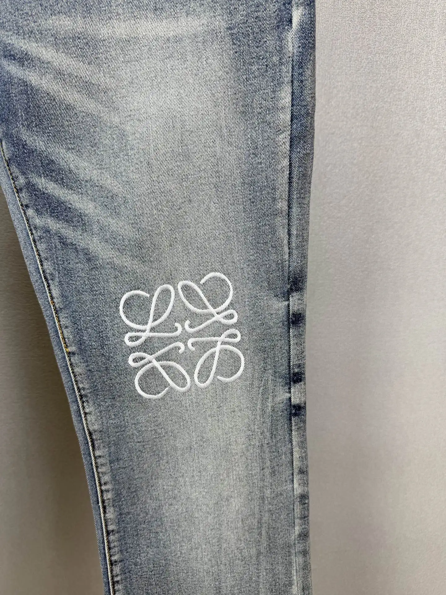 Anagram Embroidered Flared Jeans D18521400 — view 7