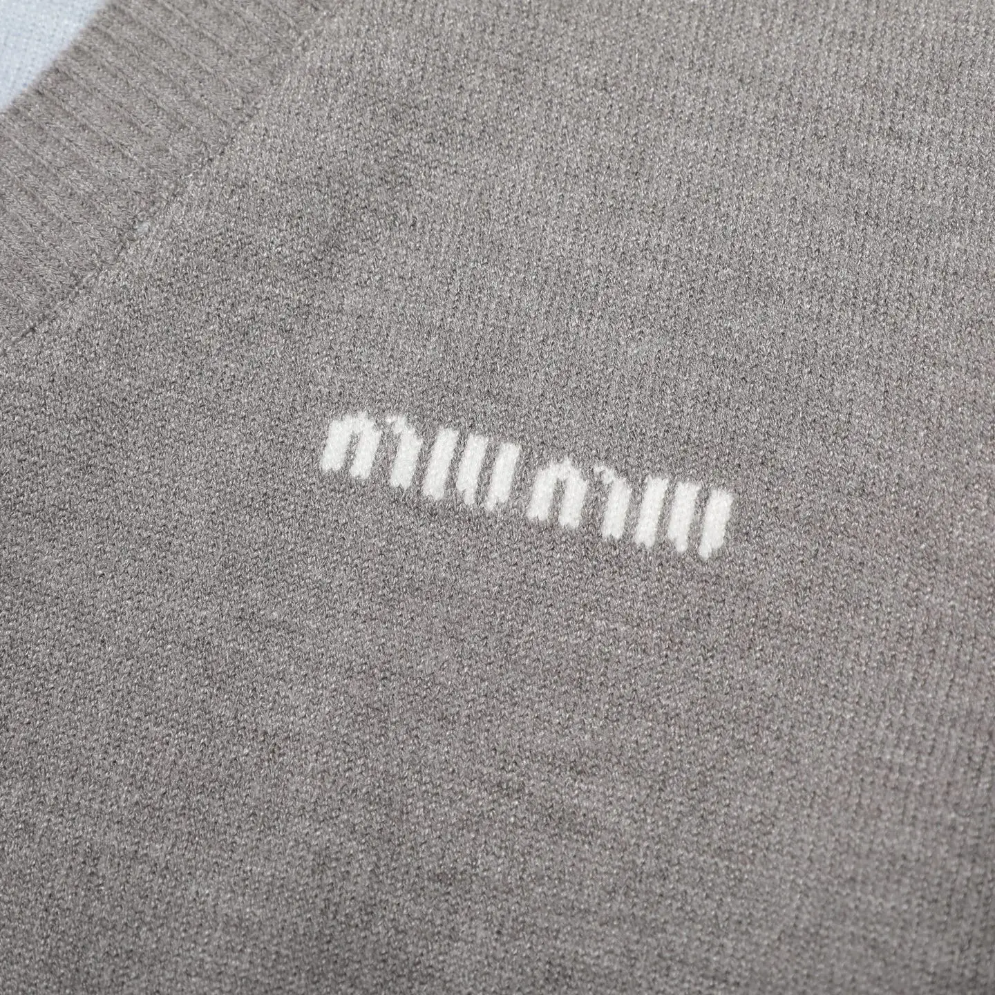 Layered Wool-Blend V-Neck Sweater D18521780 — view 5
