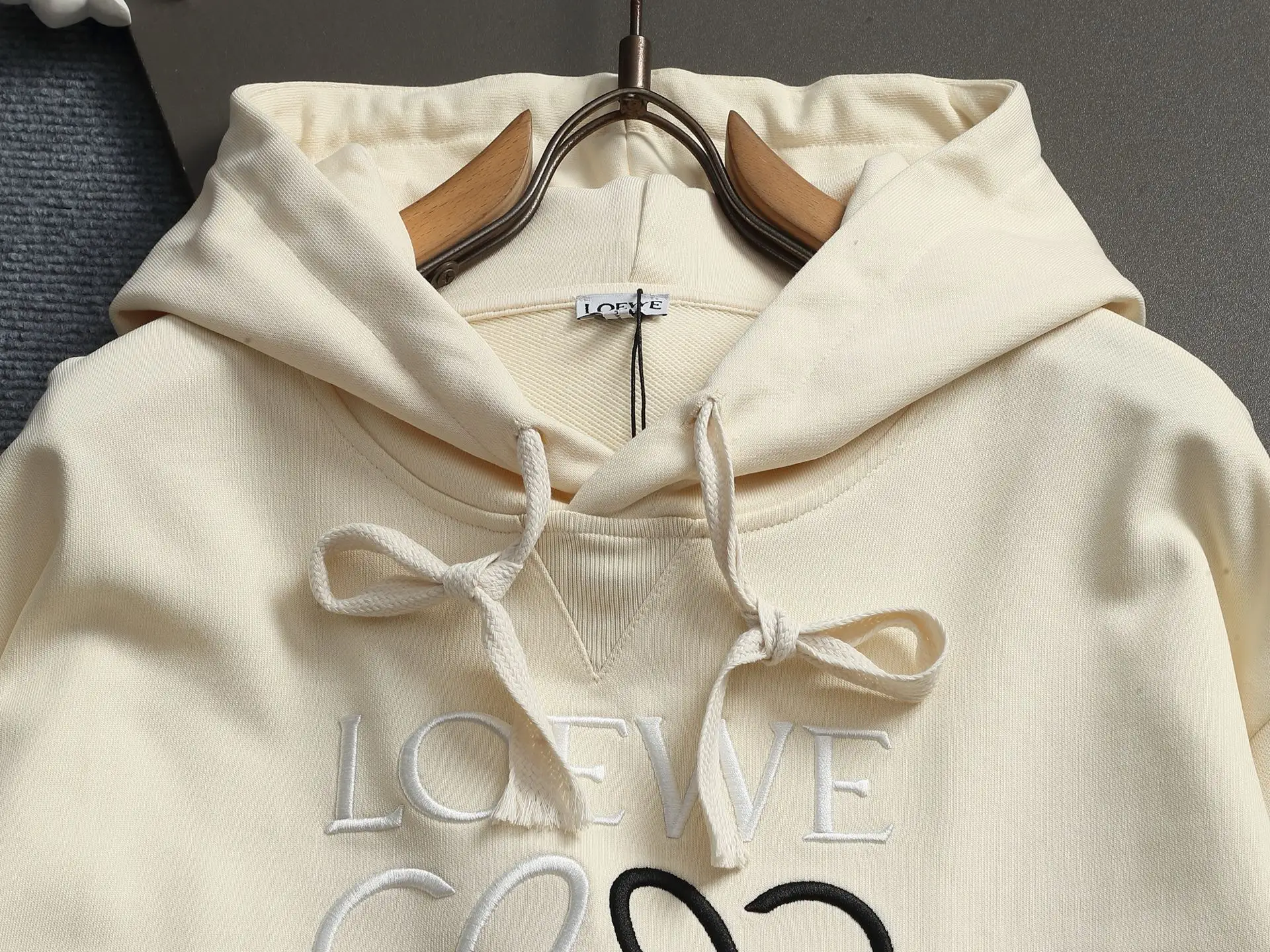 Anagram Logo Embroidered Hoodie D19022001 — view 2