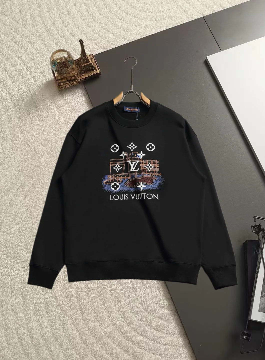 Embroidered Logo Crew-Neck Sweatshirt D19020207