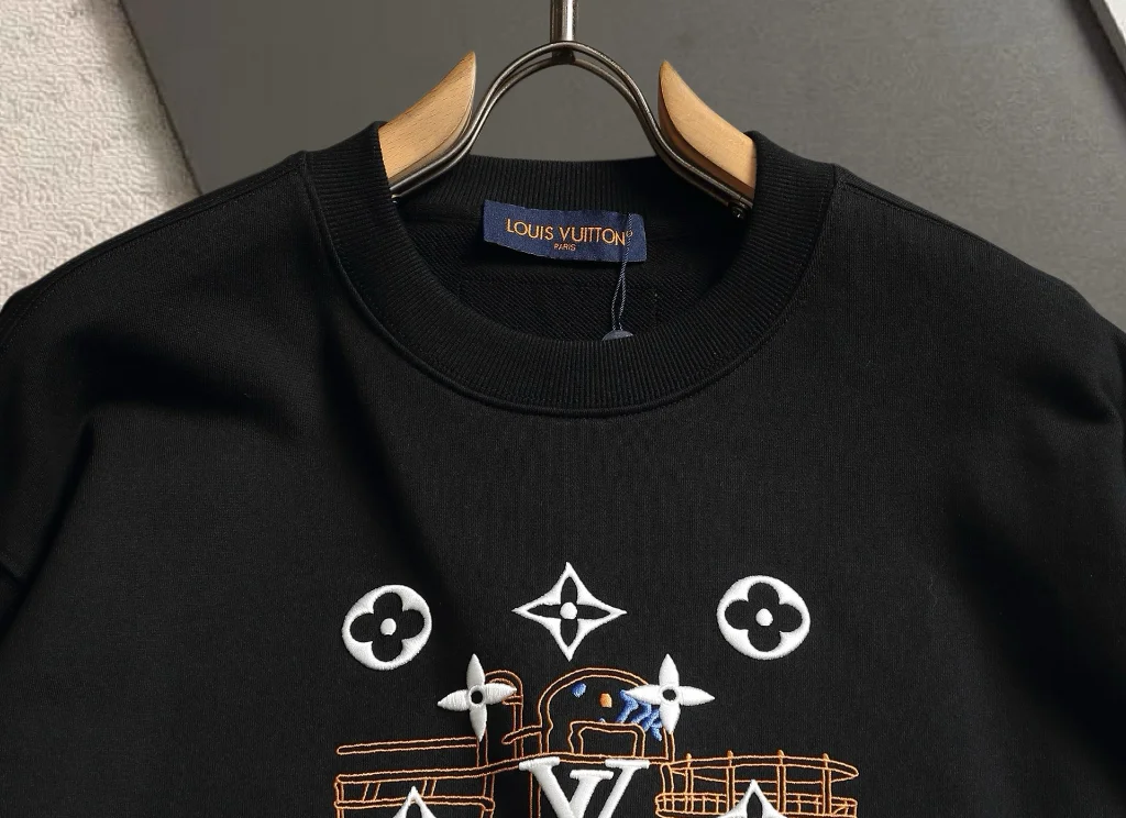 Embroidered Logo Crew-Neck Sweatshirt D19020207 — view 3