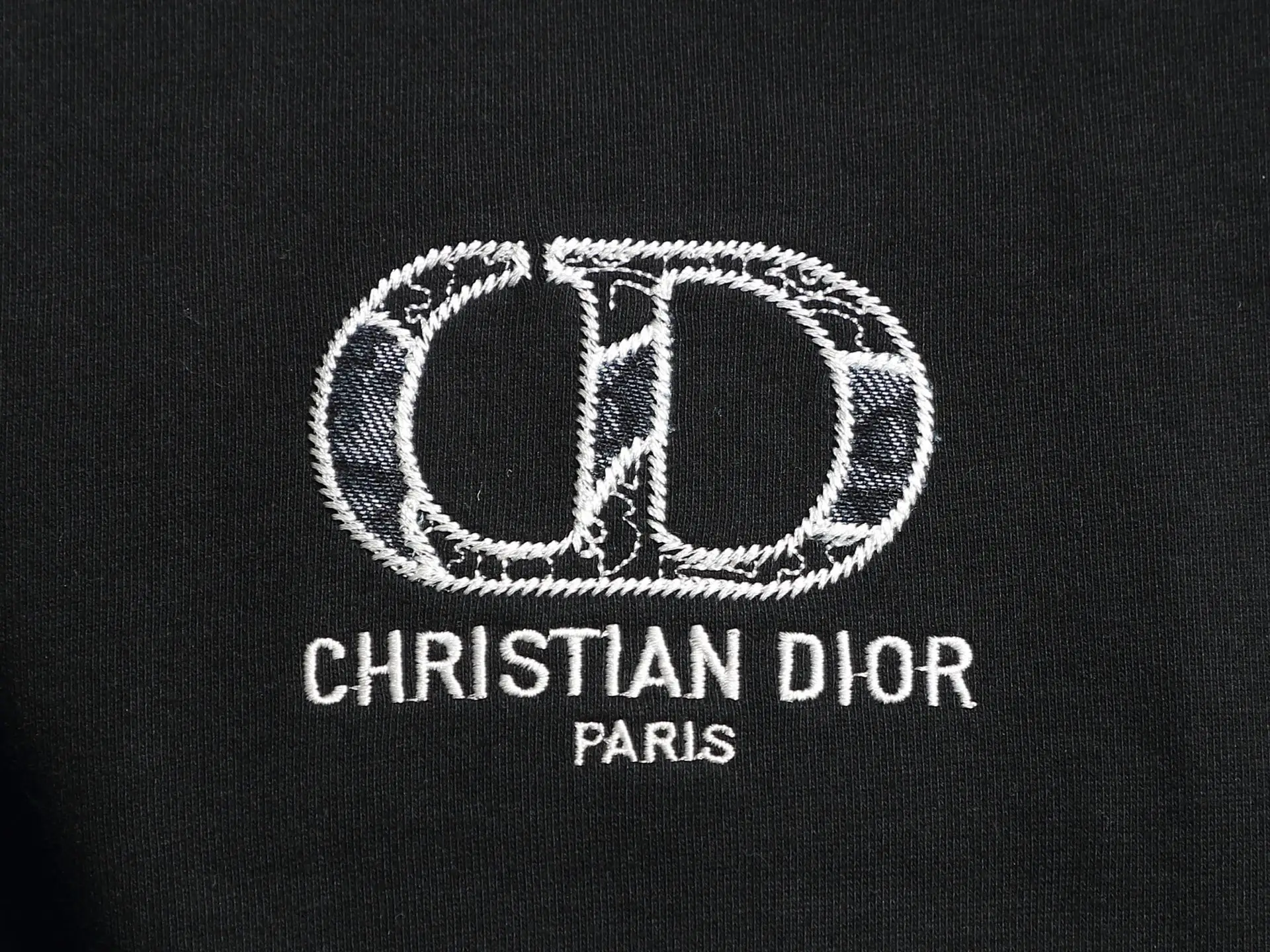 CD Logo Embroidered Crew-Neck Sweatshirt D19020209 — view 4