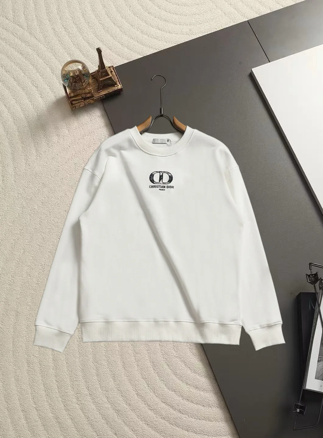 CD Logo Embroidered Crew-Neck Sweatshirt D19020208