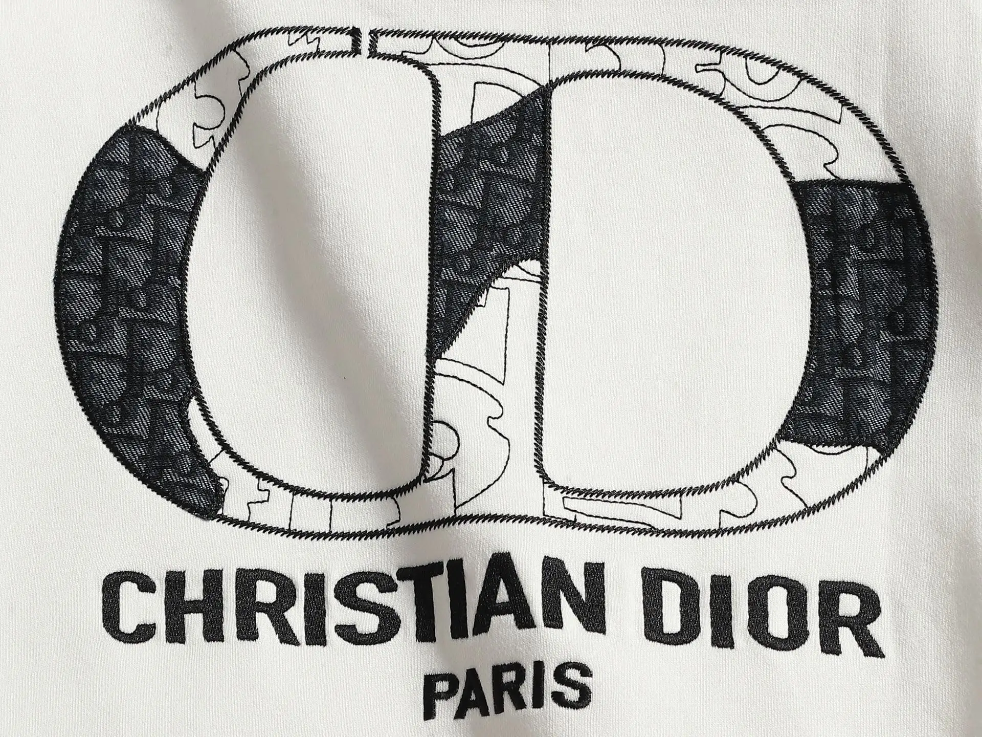 CD Logo Embroidered Crew-Neck Sweatshirt D19020208 — view 7