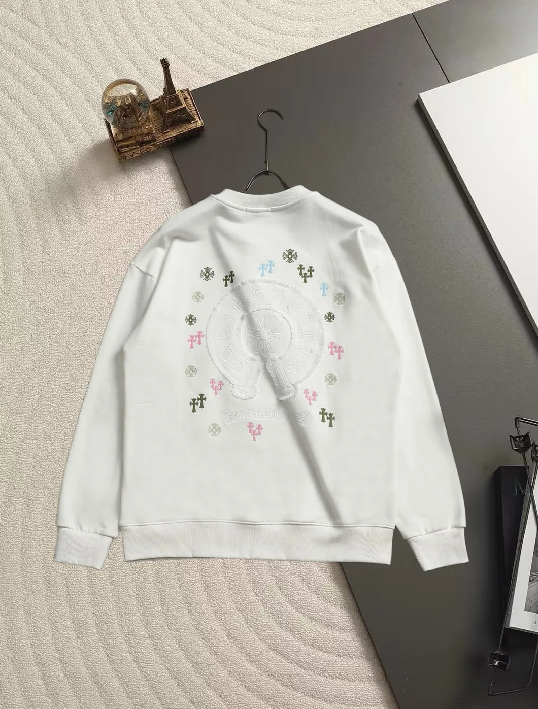 Embroidered Cross Acid-Wash Sweatshirt D19020198 — view 3