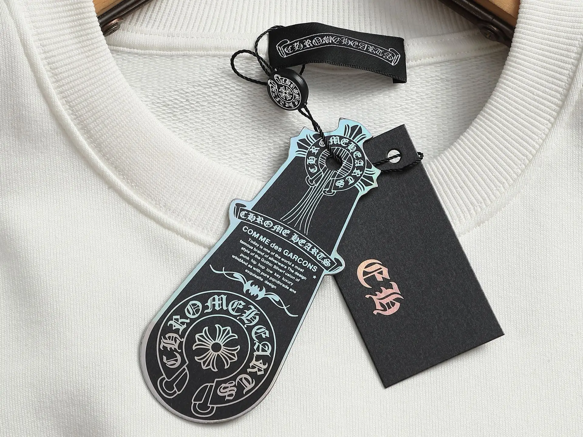 Embroidered Cross Acid-Wash Sweatshirt D19020198 — view 5