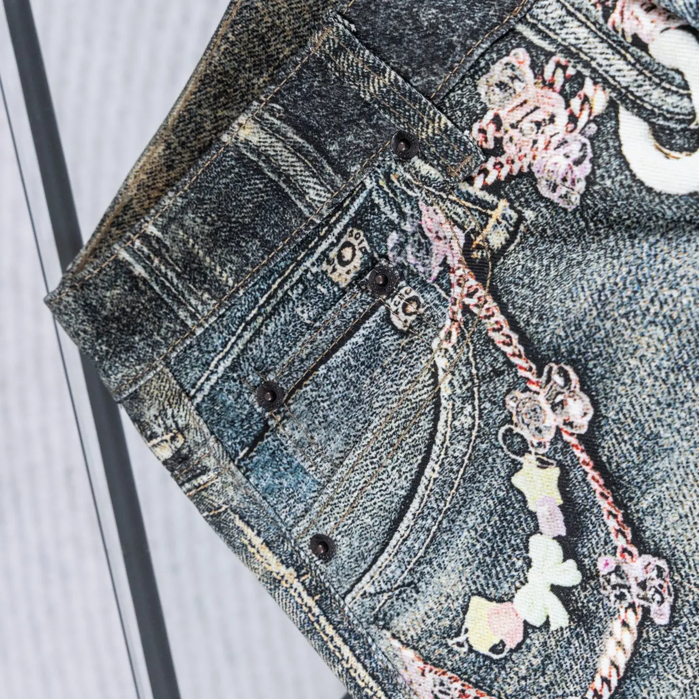 Trompe L'oeil Chain Print Wide-Leg Jeans D19022602 — view 5