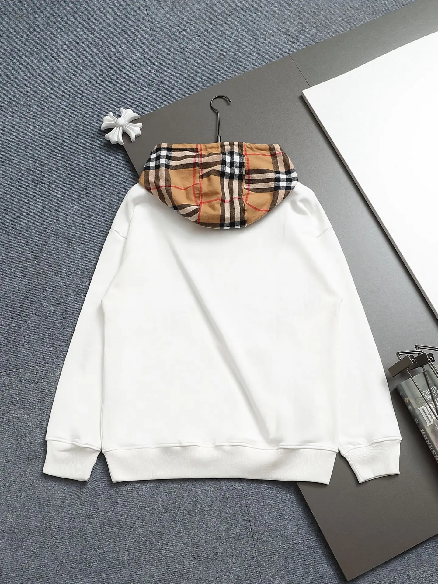 Check-Lined Hooded Sweatshirt D19021982 — view 2