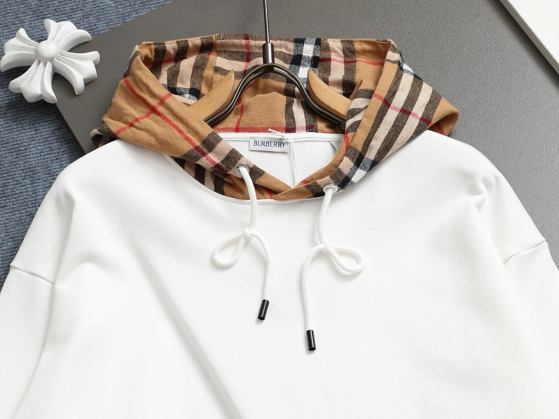 Check-Lined Hooded Sweatshirt D19021982 — view 3
